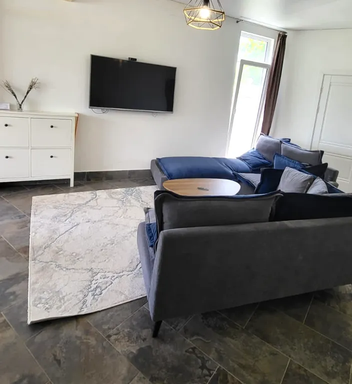 Коттедж с бассейном