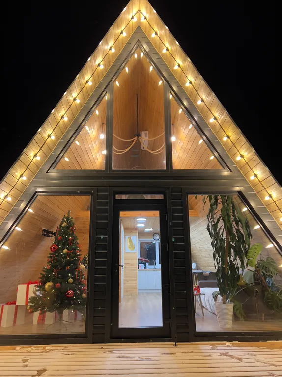 А фрейм большой с видом на озеро, баней на дровах и чаном сибирским