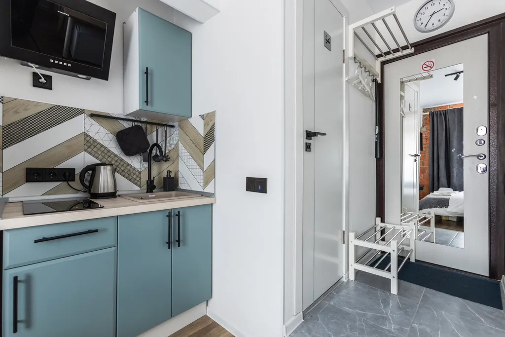 Пешком 7 минут от аэропорта