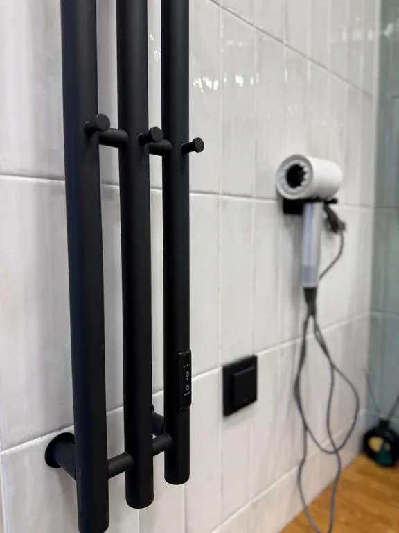 Домик на холме с видом на Байкал