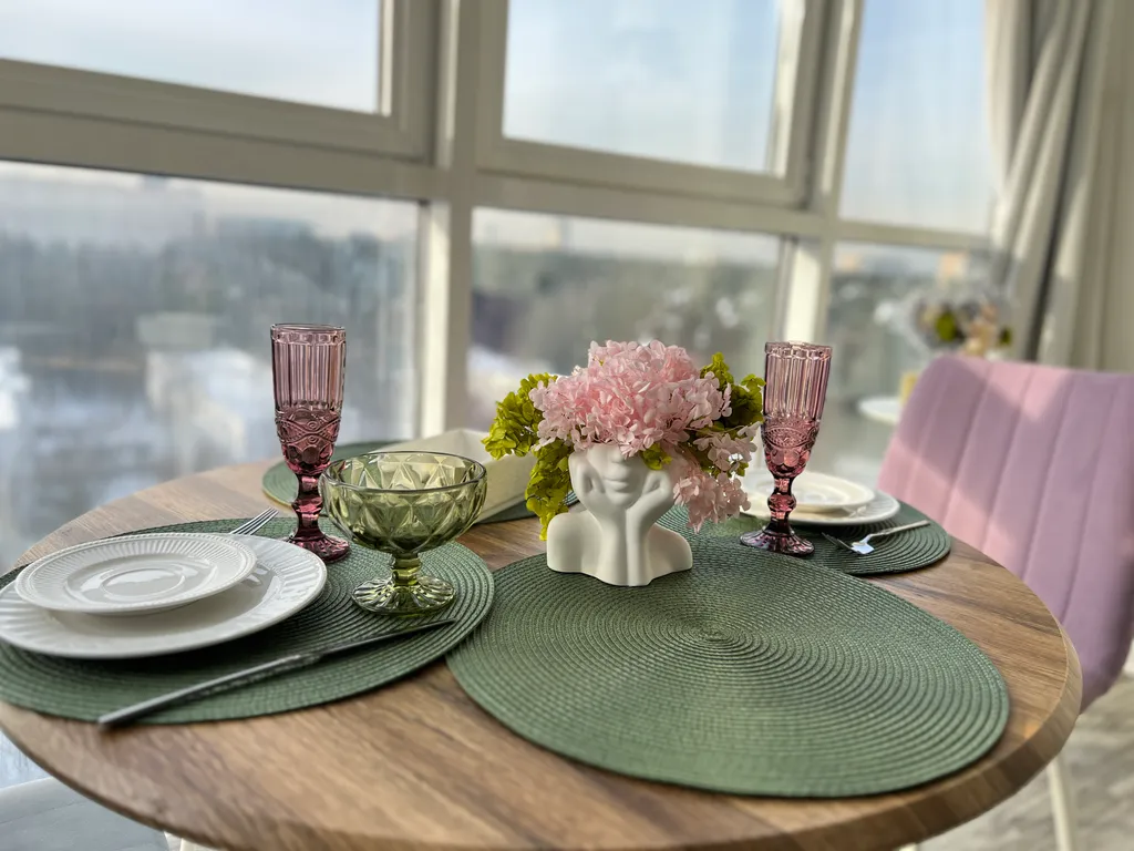 Курортная квартира с питерской атмосферой-лес, озеро, Москва.