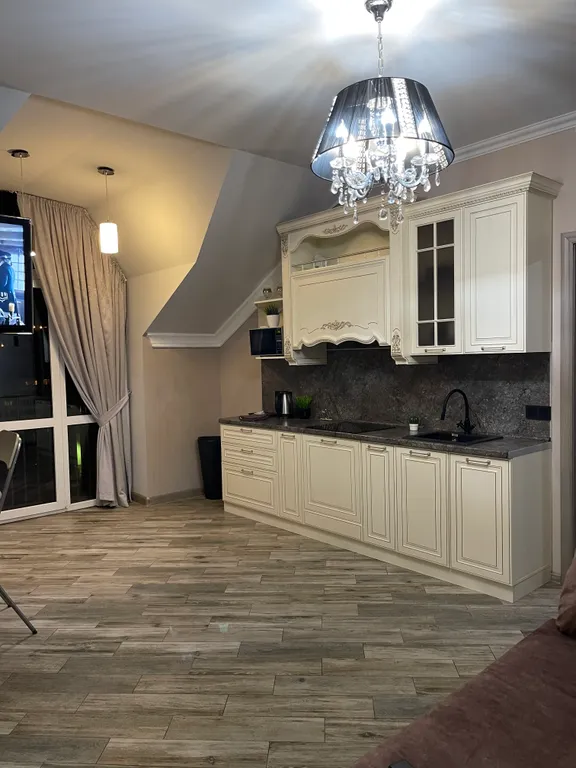 Квартира с видом на горы, в центре города