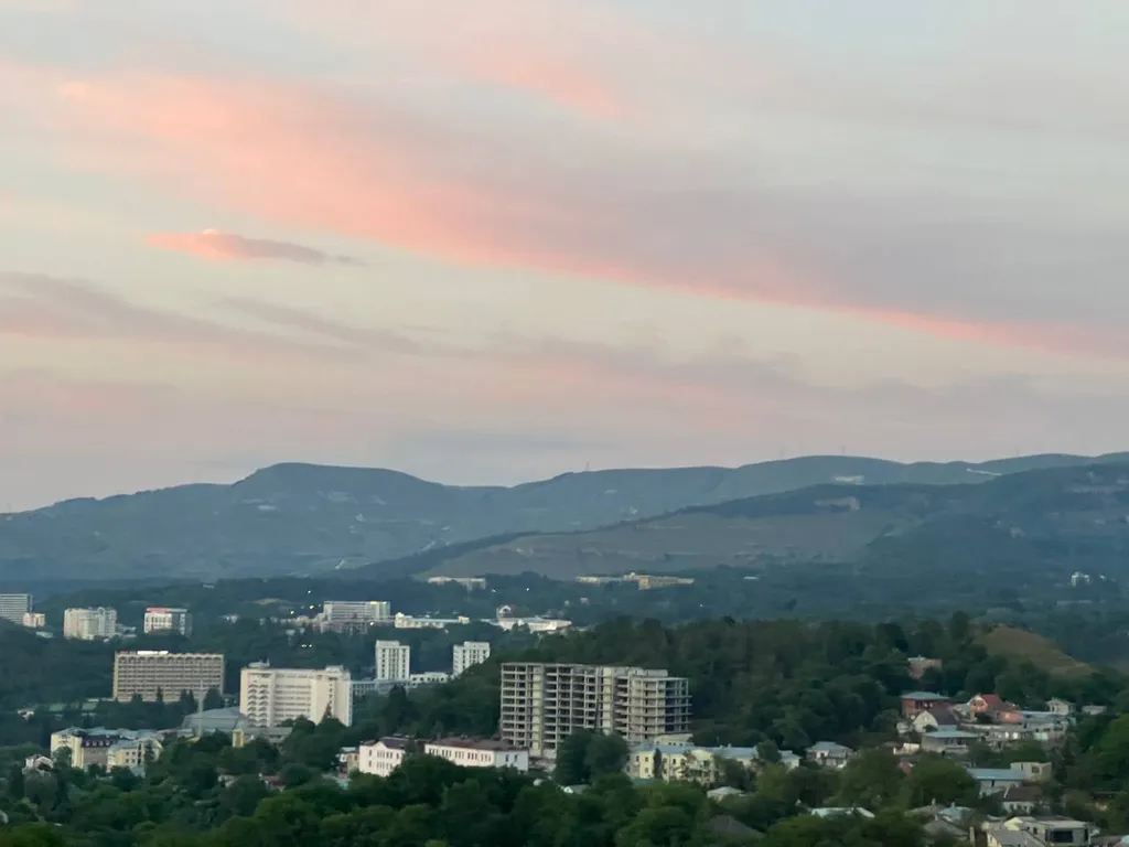 Уютная квартира с шикарным видом на горы, лес, ущелье и город