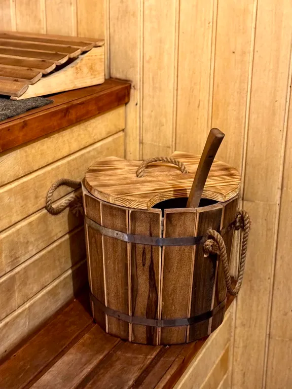 Дом-баня с большой верандой и массажной кроватью