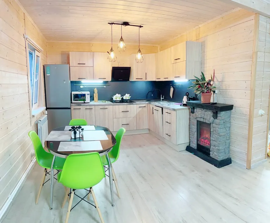 Домик с видом на лес