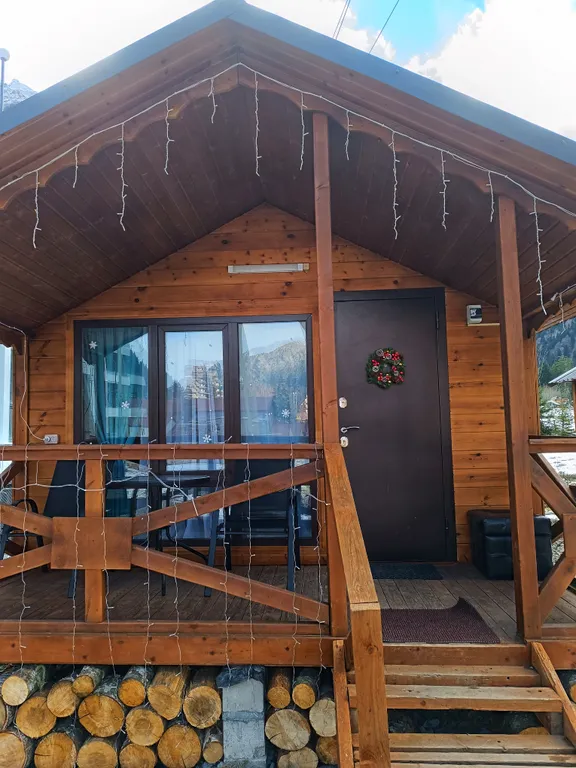 Уютный коттедж с видом на лучшее ущелье — аренда посуточно в Домбай