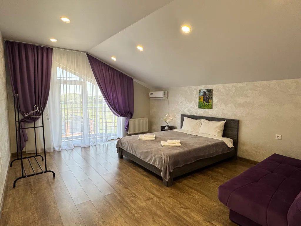 Уютный дом у озера