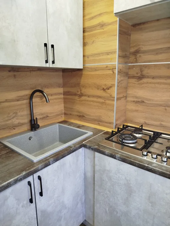 Трёхкомнатная семейная квартира с современными ремонтом Центр города