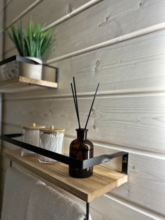 Дом на берегу реки