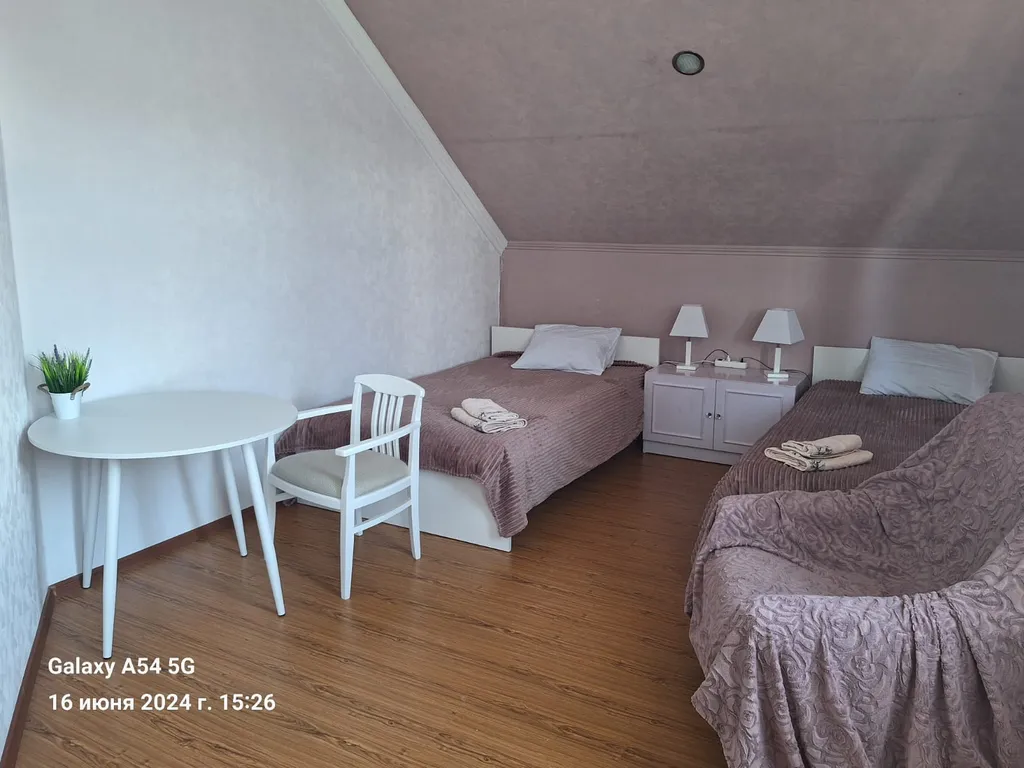 Два этажа с отдельным входом в уютном доме в ущелье рядом с озером