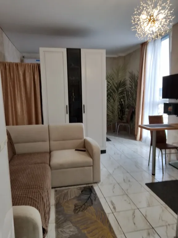 Студия с отдельно выделенной спальней, в шаговой доступности до моря