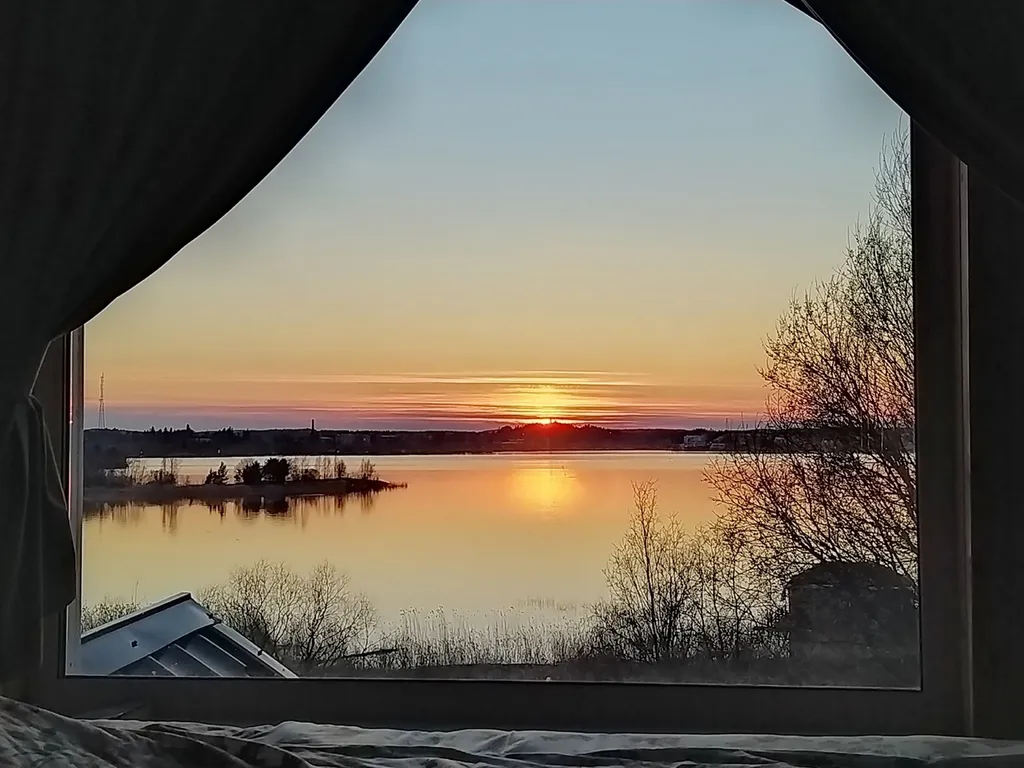 Современный дом на берегу Ладоги