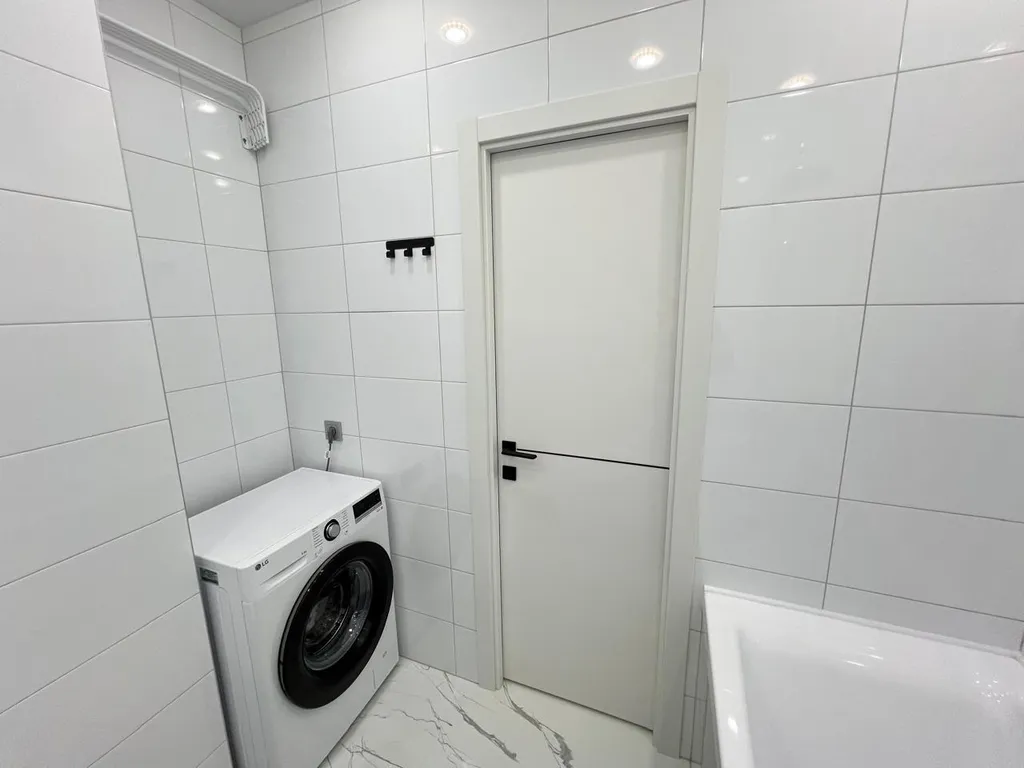 Прекрасная студия с видом на реку и город