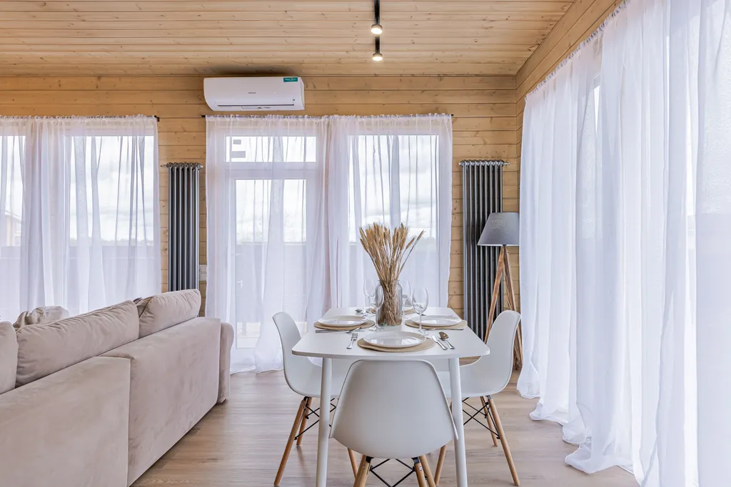 Дом у озера с чаном