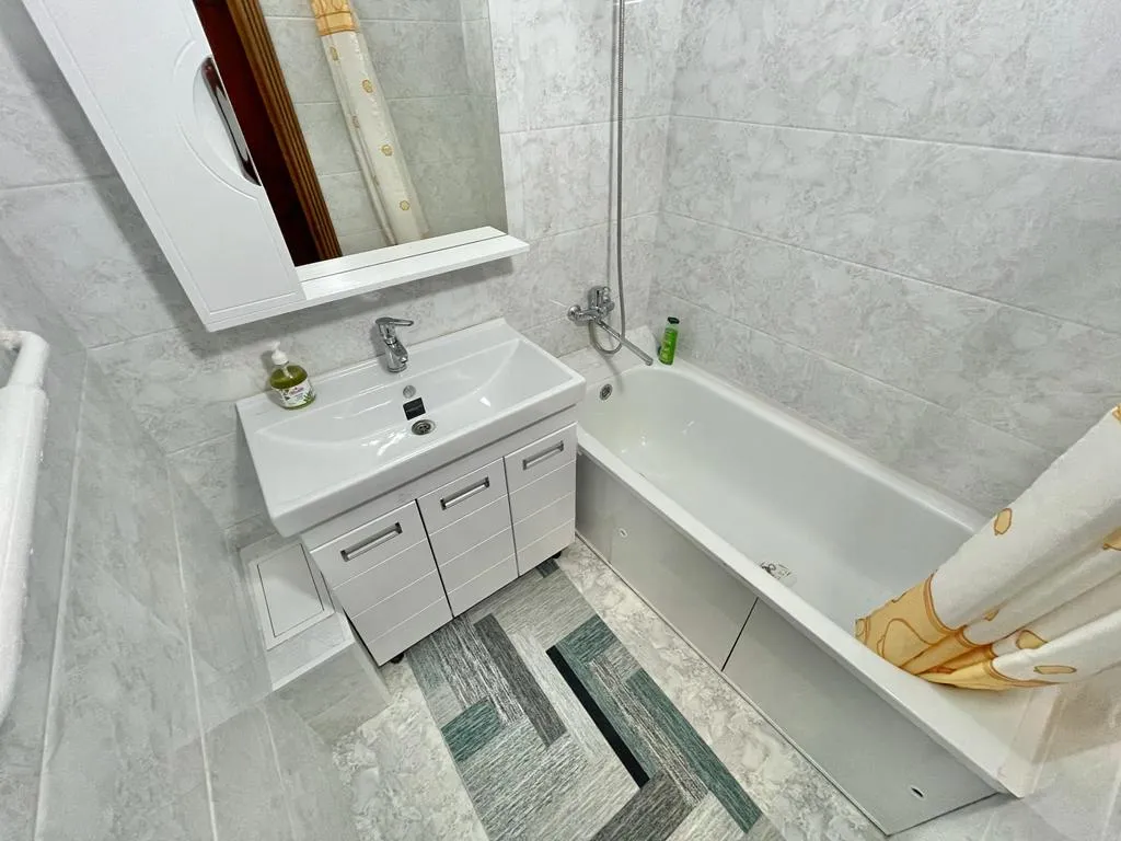 Квартира Возвращаем предоплату! Пятиместная двушка в центре, метро рядом — Алматы