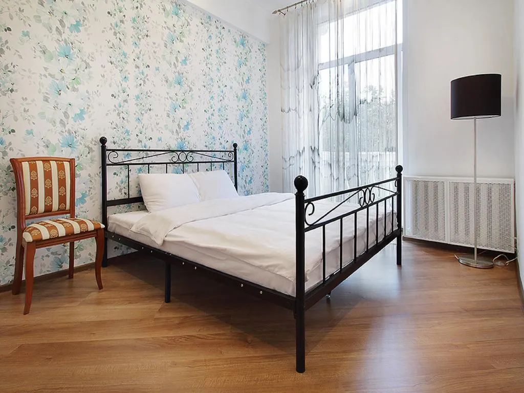 Центр, трёхкомнатные апартаменты у жд вокзала