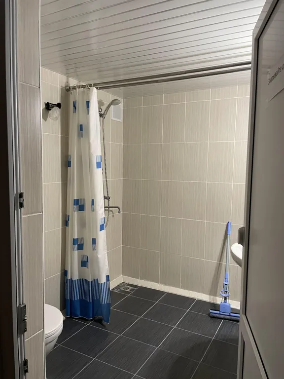 Трёхместный номер с ванной комнатой