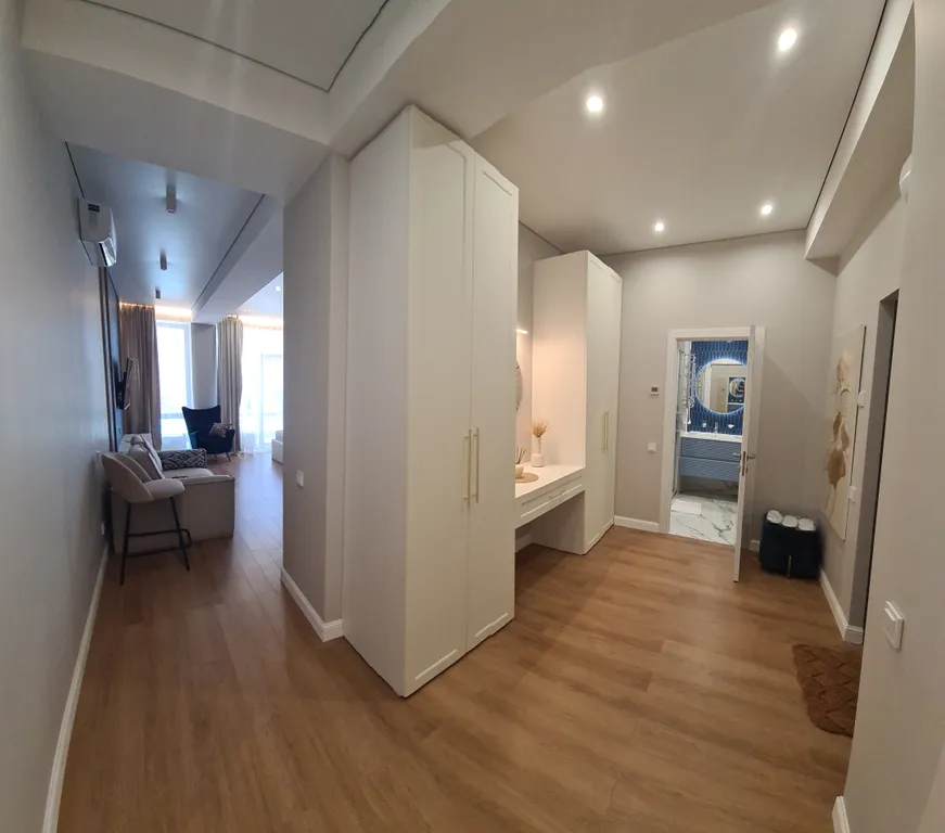 Квартира Дизайнерская квартира-студия у моря с видом на бассейн — Севастополь