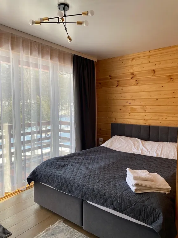 Тихий отдых возле леса с красивым видом на природу