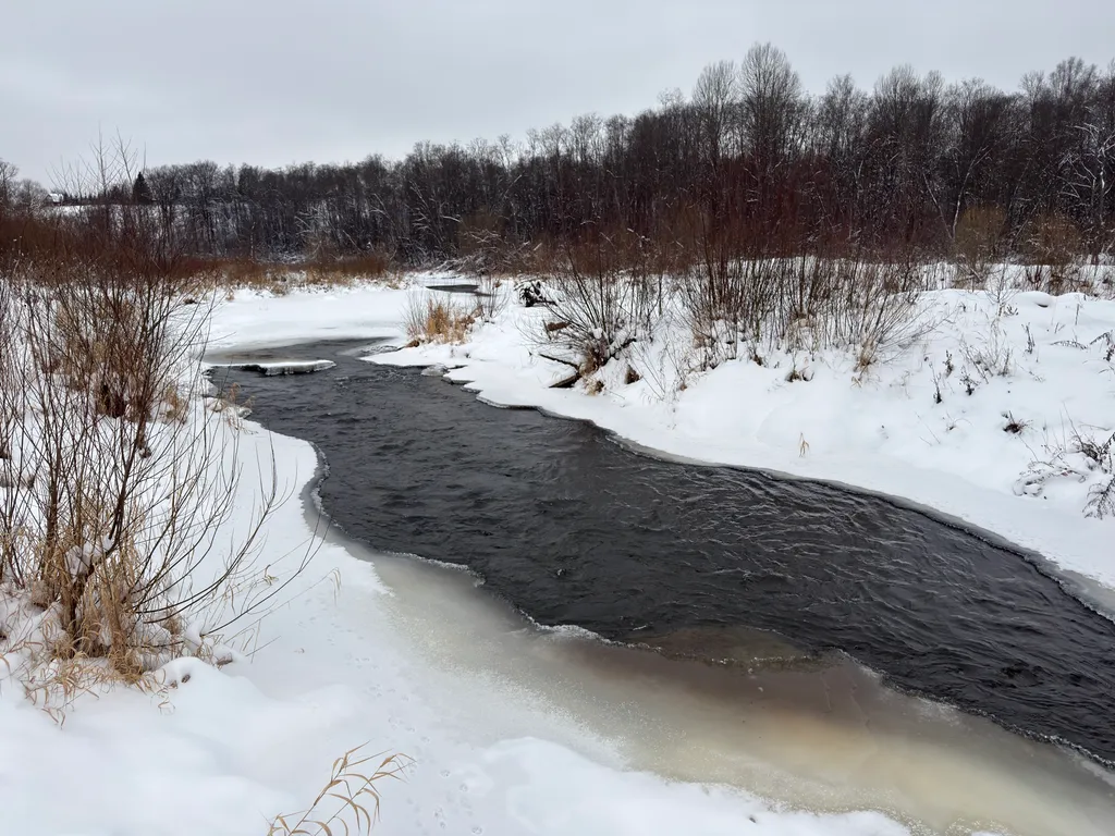 Глэмпинг у peки Bолoста