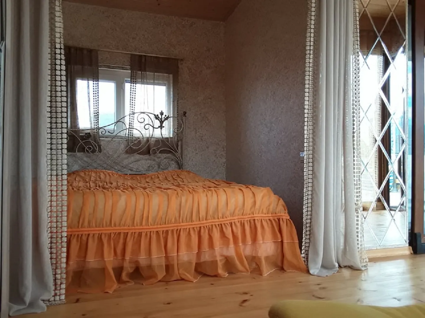 Двухспальная кровать 