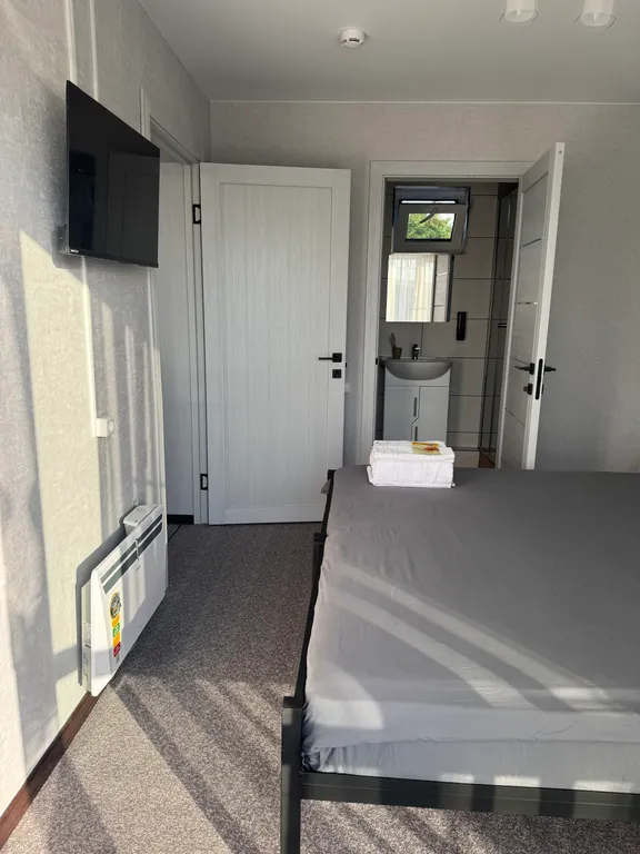 Отель рядом с аэропортом.Трансфер бесплатный, стоянка и столовая рядом