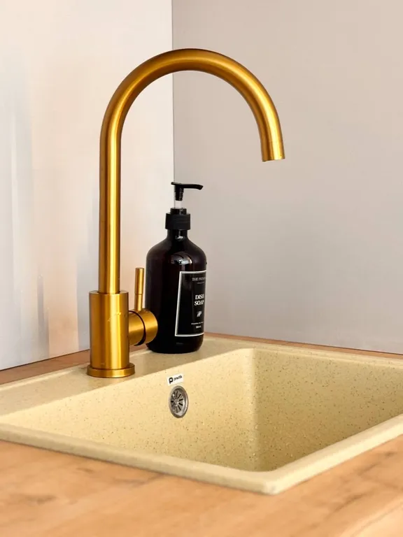 Милая студия с дизайнерским ремонтом