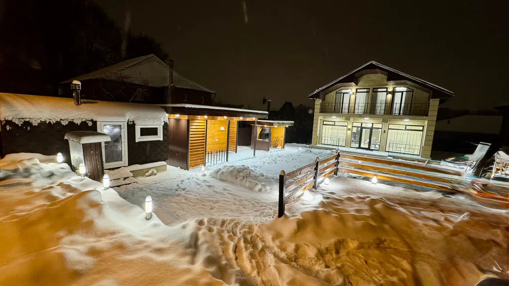 Двухэтажный дом с баней на дровах и мангальной зоной