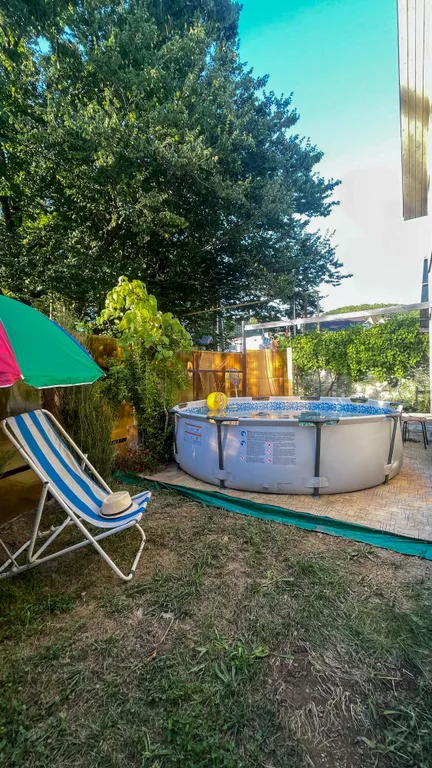 Новый и экологичный дом с бассейном у моря