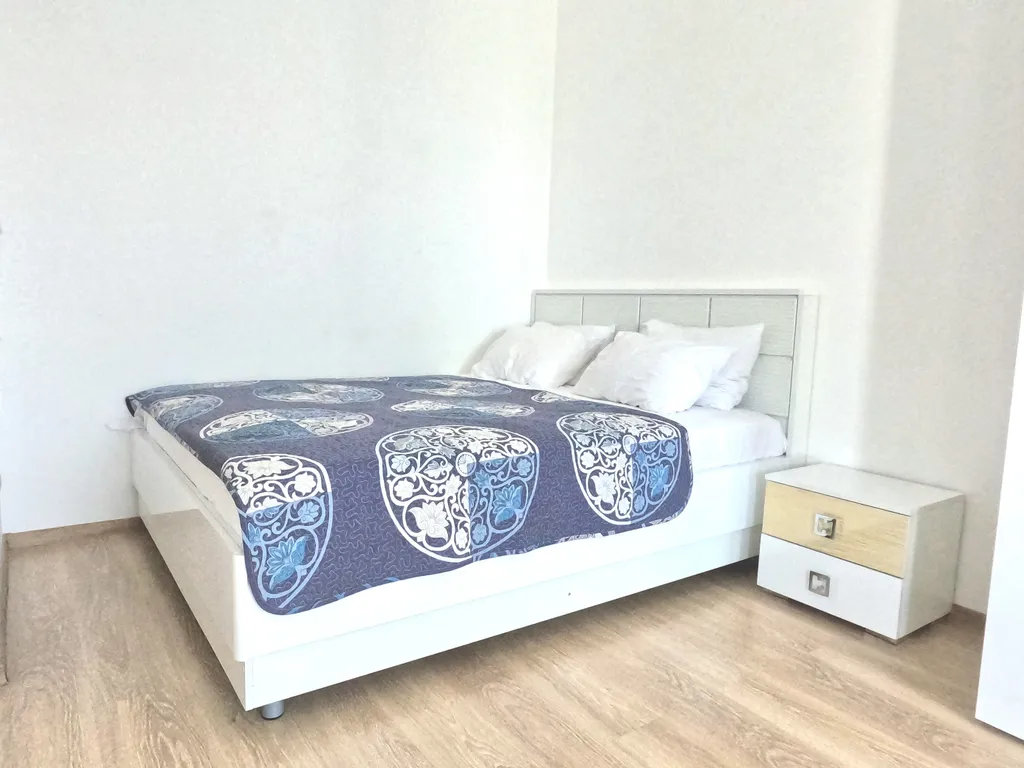 Студия с балконом и видом на синее море и горы