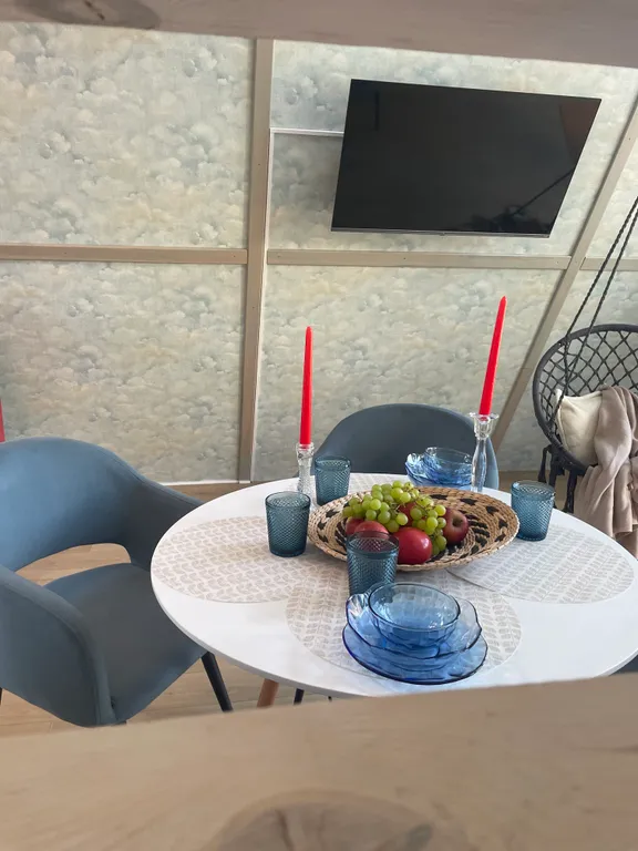 Сказочный А-фрейм с отдельной баней из липы в заповедном лесу