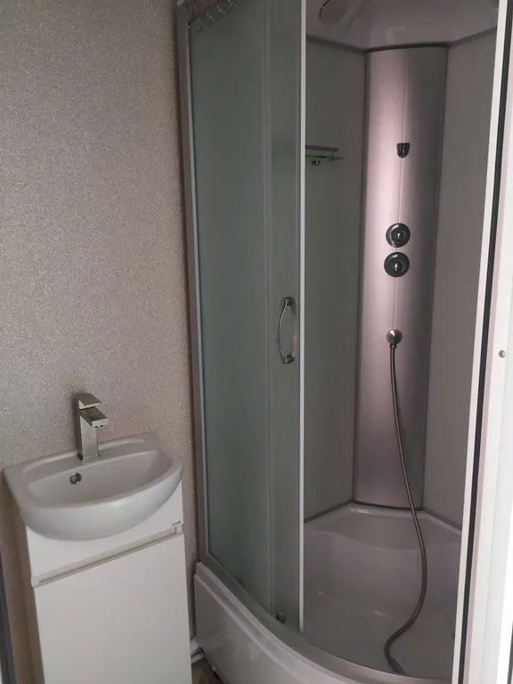 Уютная комната для семьи из четырёх человек