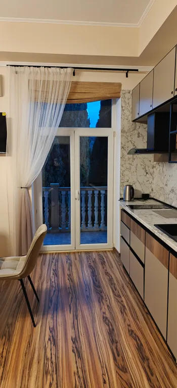 Видовой апартамент с двумя балконами