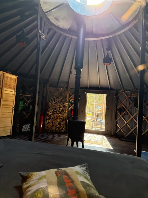 Дом и юрта на Валдае