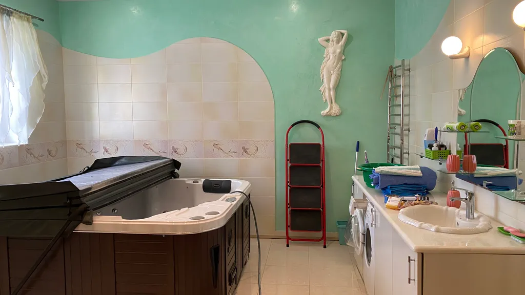 Особняк у моря с баней и бильярдом