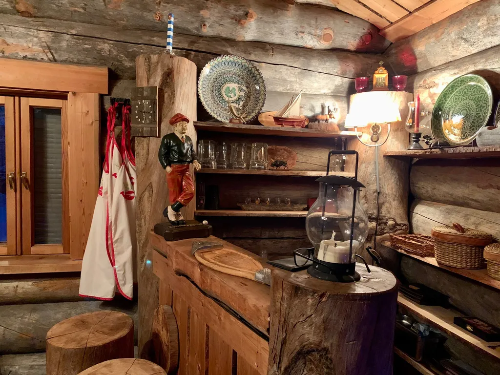 Чудесное место у озера с камином и русской баней