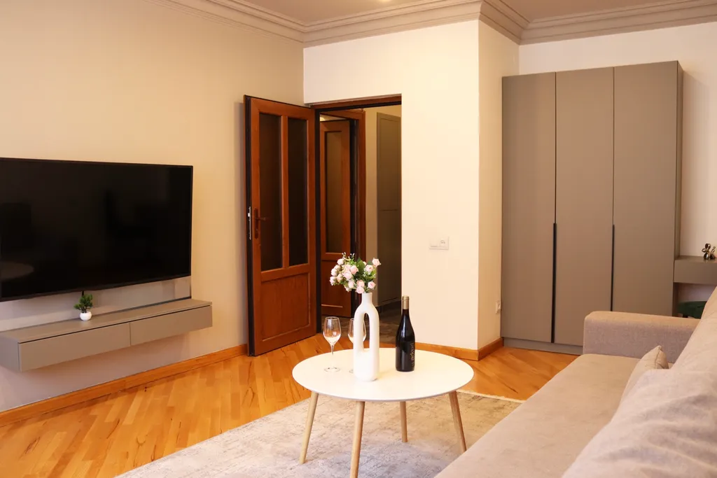 One bedroom apt. Near opera house