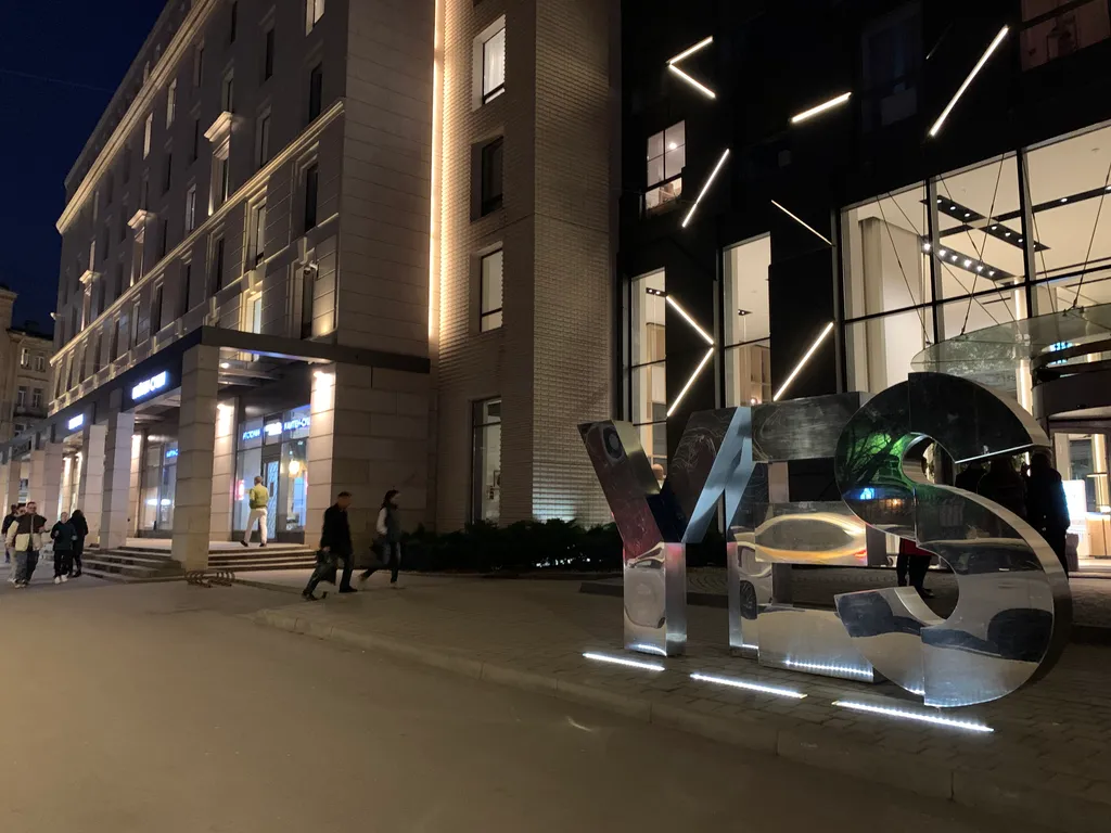 Комфорт бизнес-класса в центре Петербурга.