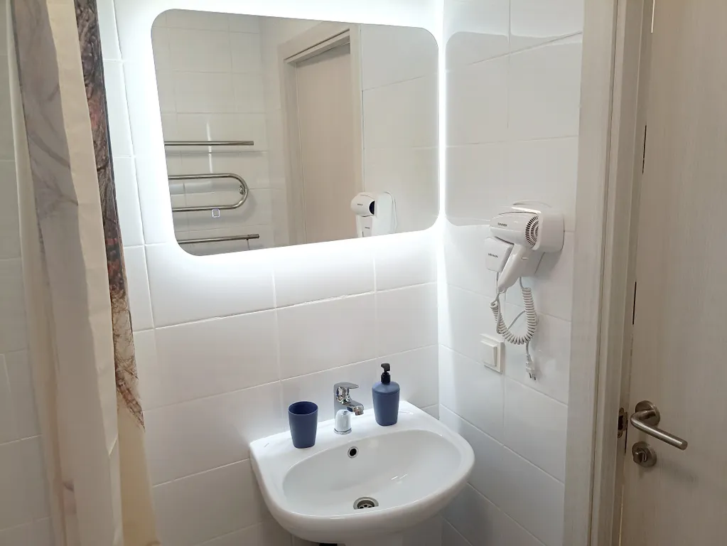 Просторная студия для троих у МРНЦ имени Цыба