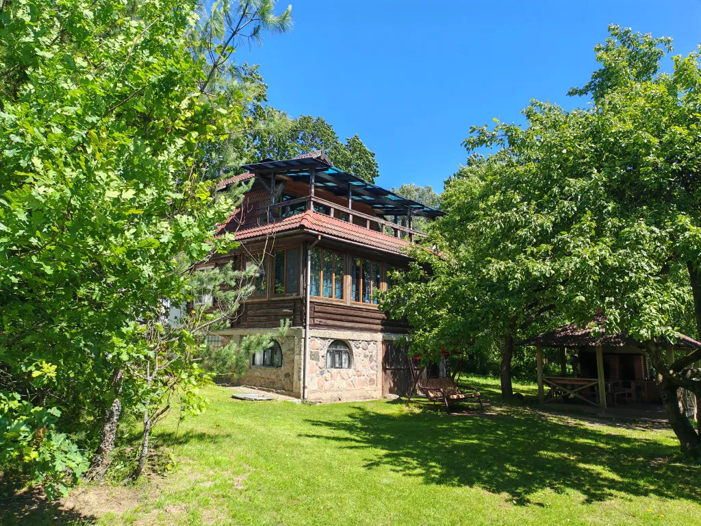 Хутор возле леса и озер