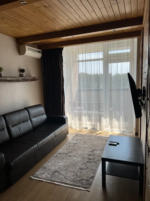 Золотой пляж с видом на Тургояк