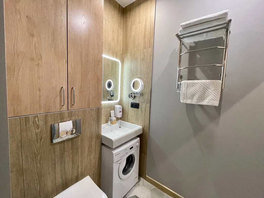 "В Гости!" на Запорожской 69  (1к студия №3 рядом с БЦ "Сити")