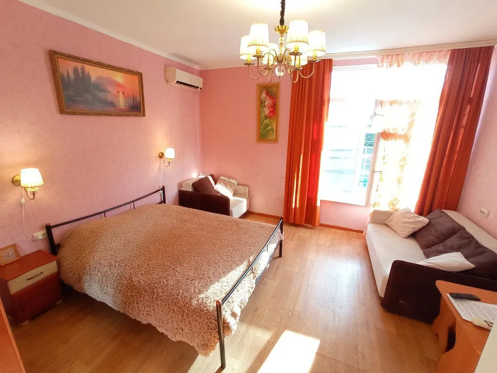 Комфортная квартира-студия в центре Алупки у дворца