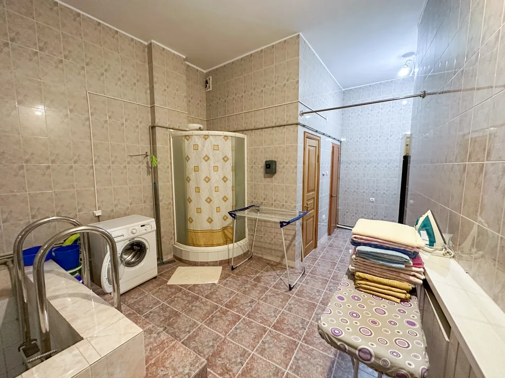 Дом в центре парка