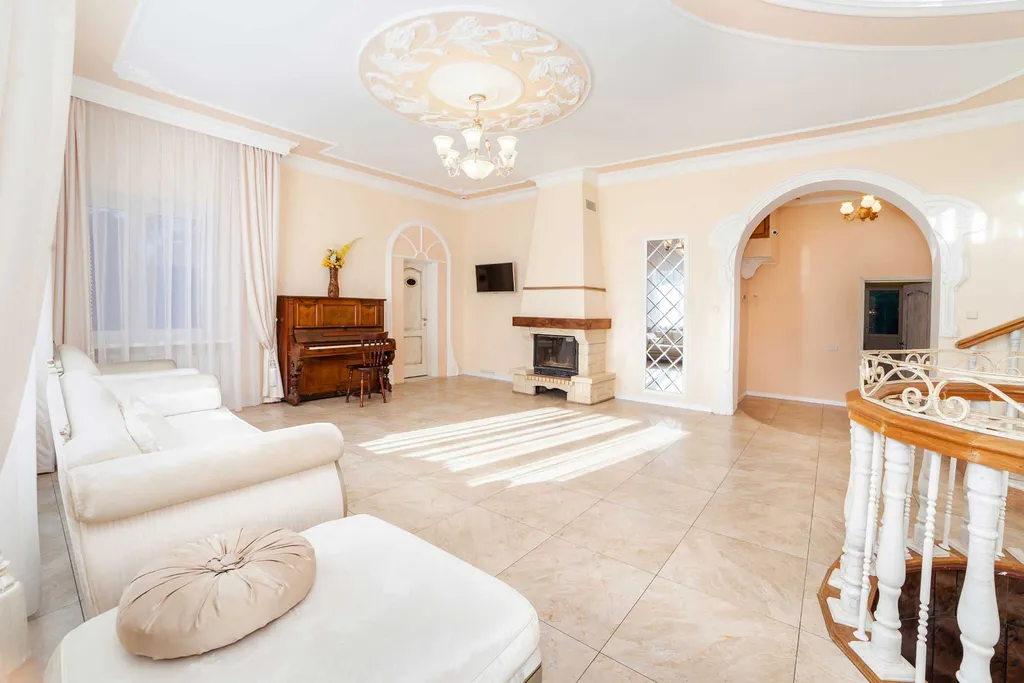 Замок на берегу каскада озер в Новой Москве