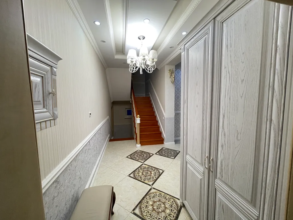 Уютный двухэтажный дом в Южно-Сахалинске в черте города