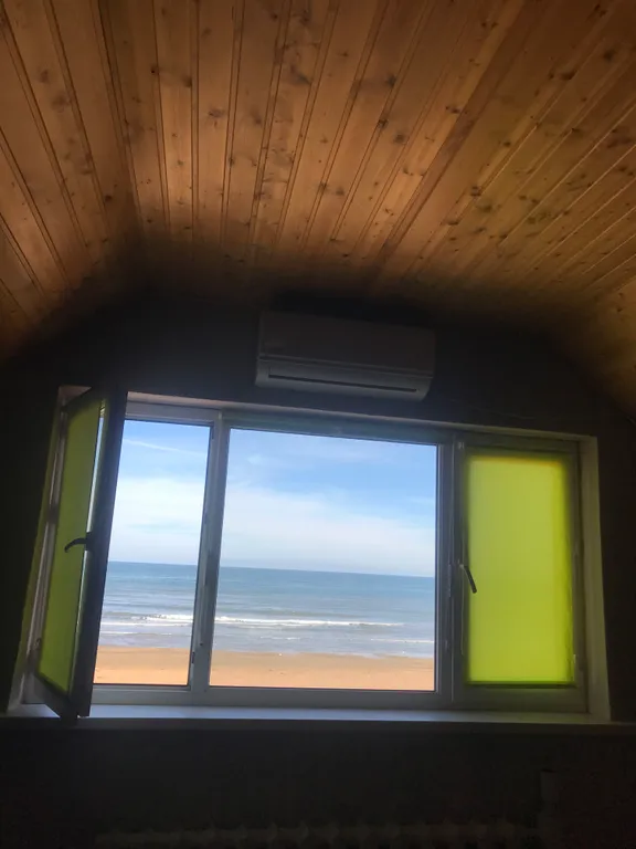 Домик на берегу моря