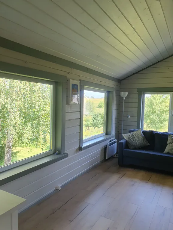 Уютный дом на краю города