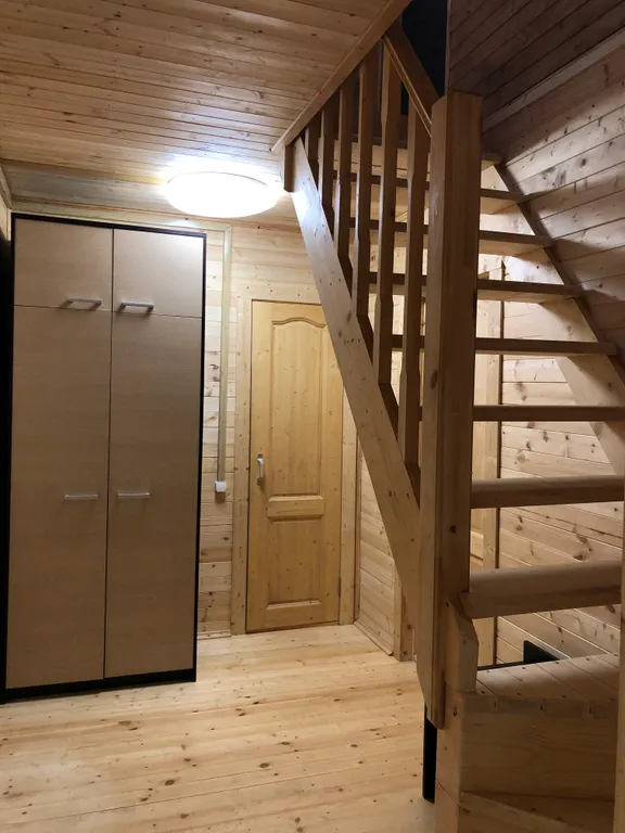 Уютный деревянный дом в тихой деревне