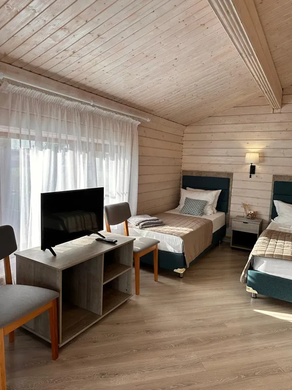 Коттедж Апартаменты с видом на море Комната 35 кв.м, кухня-веранда 18 кв.м. — Кучугуры